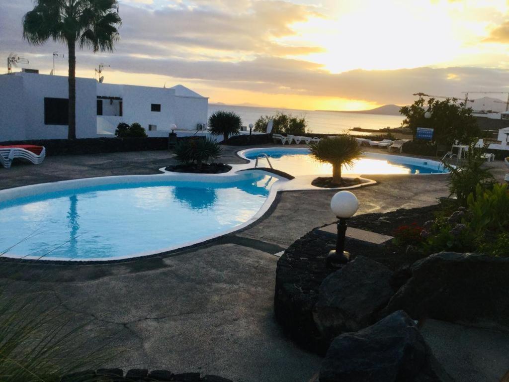 Stunning 2 Bedroom Seafront Apartment Puerto del Carmen  Zewnętrze zdjęcie