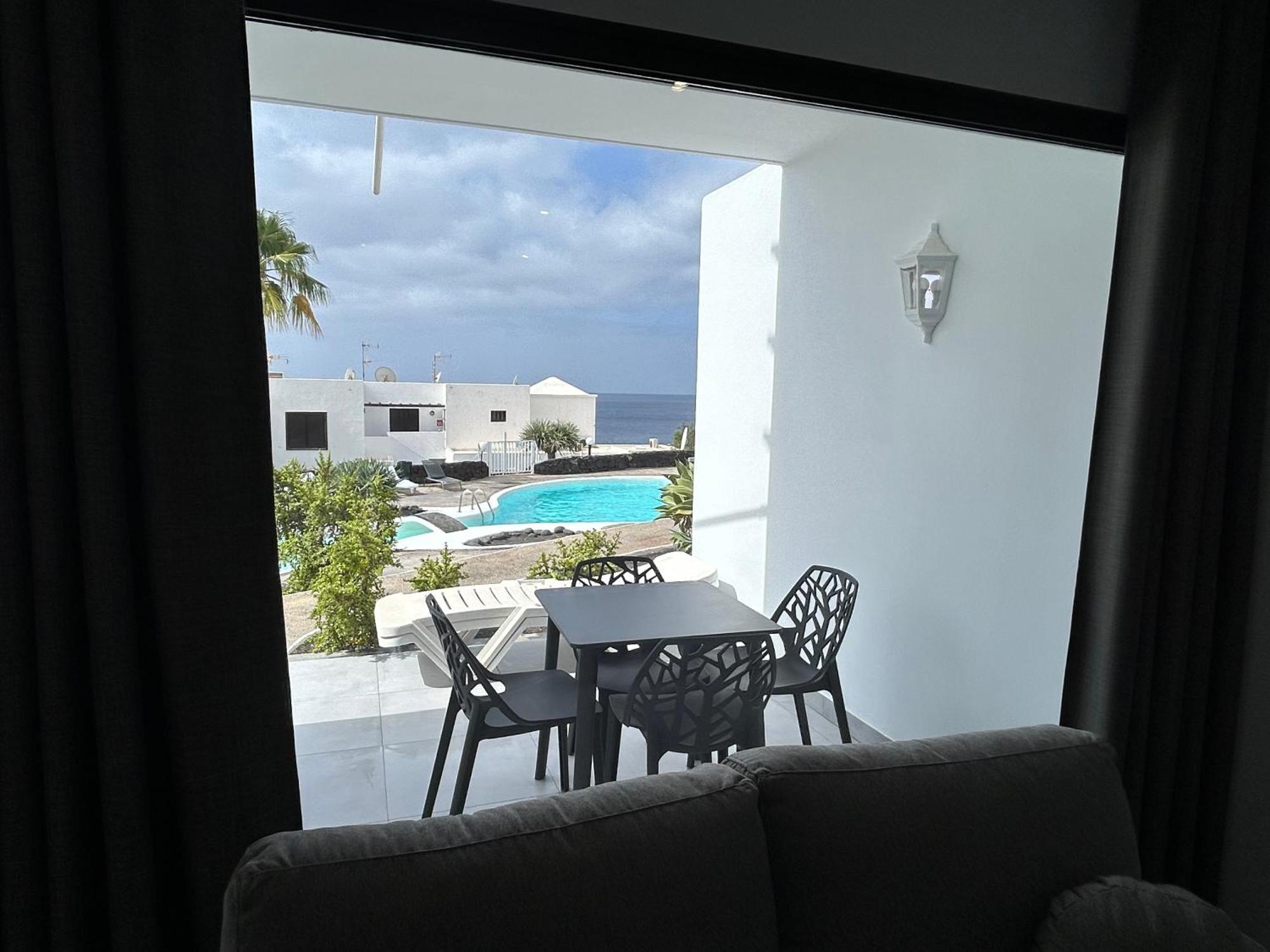 Stunning 2 Bedroom Seafront Apartment Puerto del Carmen  Zewnętrze zdjęcie