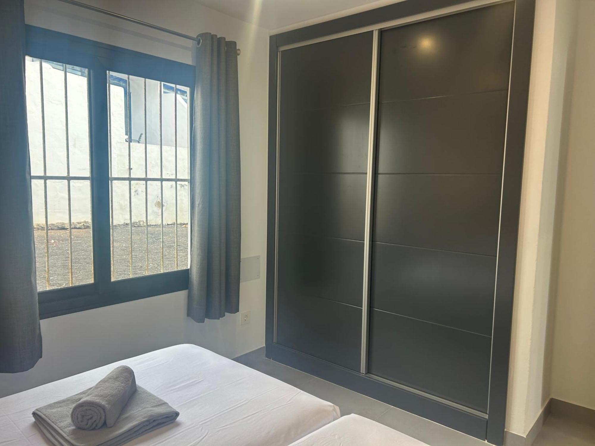 Stunning 2 Bedroom Seafront Apartment Puerto del Carmen  Zewnętrze zdjęcie
